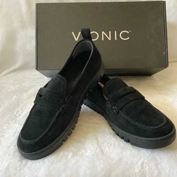 NWT Vionic Women’s Black Suede Loafers Size 5