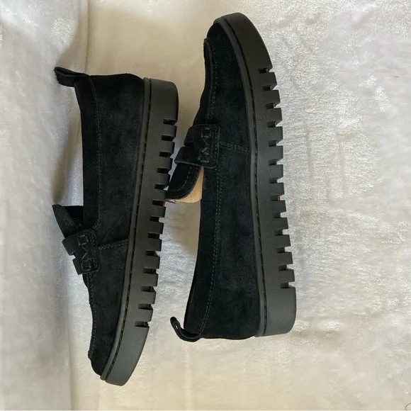 NWT Vionic Women’s Black Suede Loafers Size 5