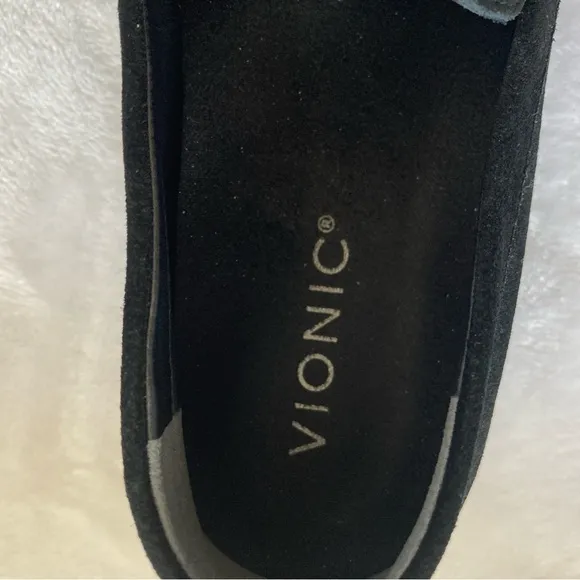 NWT Vionic Women’s Black Suede Loafers Size 5