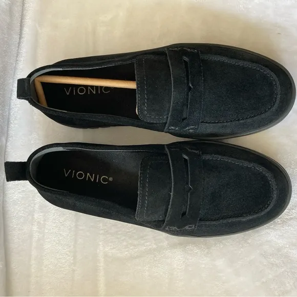 NWT Vionic Women’s Black Suede Loafers Size 5