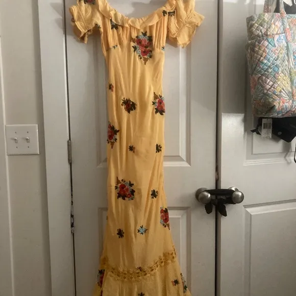 NWT XS BALI Santa Cruz Ruffle Dress Free People Golden Sands  Gorgeous dress