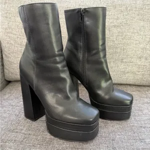 Olivia Ferragamo Black Vegan Leather Platform Boots 8