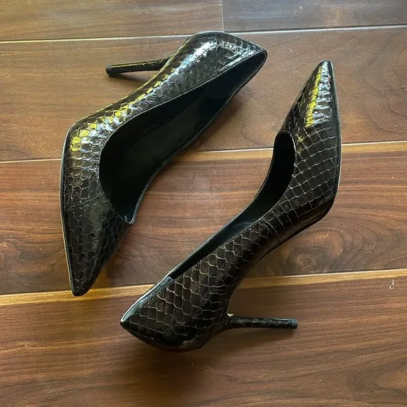 PAIGE Olivia Genuine Snakeskin Pump In Black Metallic- Size 9