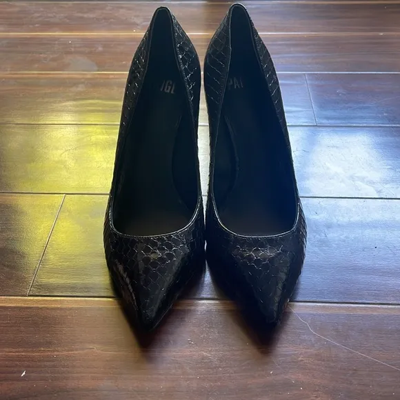 PAIGE Olivia Genuine Snakeskin Pump In Black Metallic- Size 9