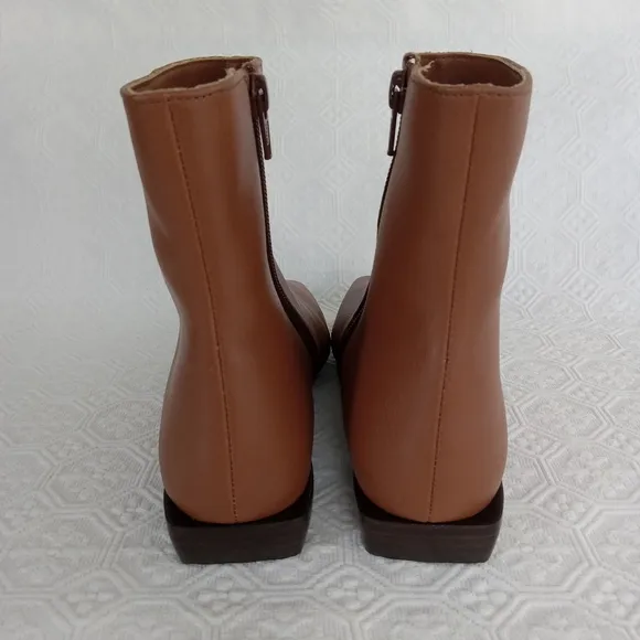 PAOLO Womens Brown/Carmel Low Heel Square Toe Ankle Boot Size 6M