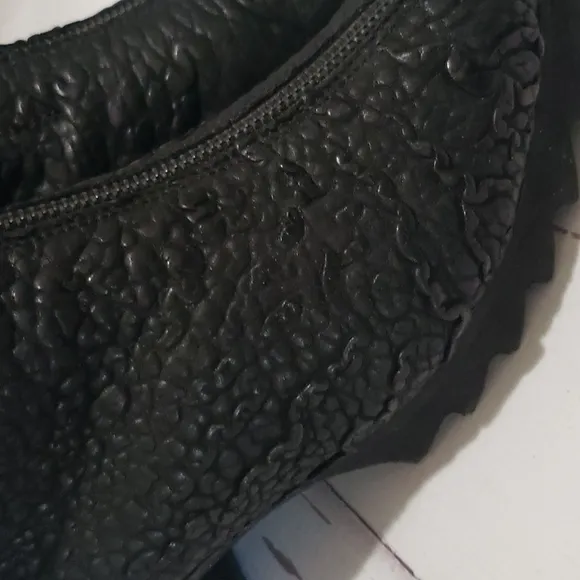 Papucei textured black leather full front zip block low heel women boots size 39
