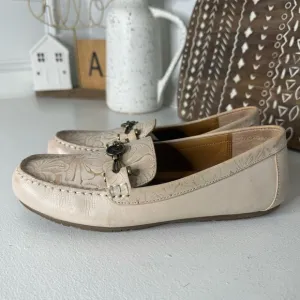 Patricia Nash Trevi Moccasin Flats Elegant Cream Loafers for Women - Size 7.5