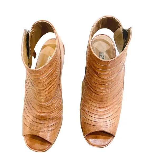 Paul Green Cayanne Peep Toe High HeelBooties, U.S. Size 7.5 in EUC.