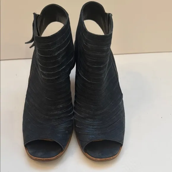 Paul Green comfortable Dark Blue suede 9.5US/7UK Peep-Toe Ankle Boots
