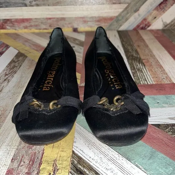 Pedro Garcia Black Satin Ballet Flats Top Hole Chain Swarovski Crystals EUC 6.5