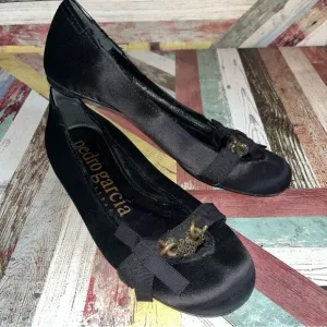 Pedro Garcia Black Satin Ballet Flats Top Hole Chain Swarovski Crystals EUC 6.5