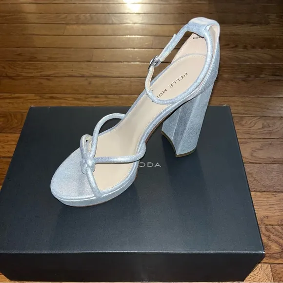 Pelle Moda Gilian Ankle Strap Sandals Metallic Silver Women’s Size 8