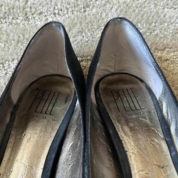 Pelle Moda Lynn Black Silk Peep Toe Pleated Crystal Platform Heel Pumps Sz 8.5
