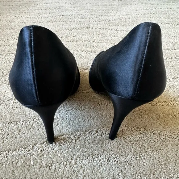 Pelle Moda Lynn Black Silk Peep Toe Pleated Crystal Platform Heel Pumps Sz 8.5