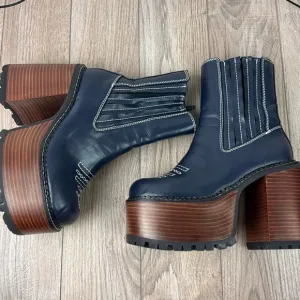 Perfect dELiA*s platform cowgirl boots 7