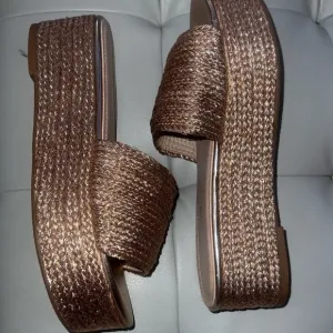 Platform sandals