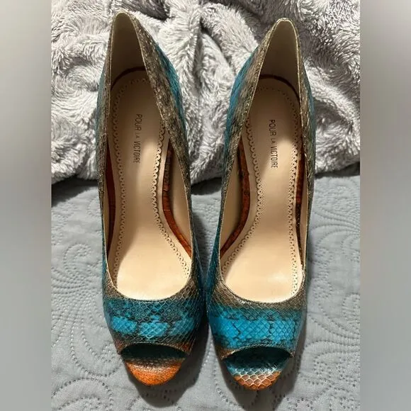 Pour La Victoire Snakeskin Peep-Toe Platform Heels – Size 8.5