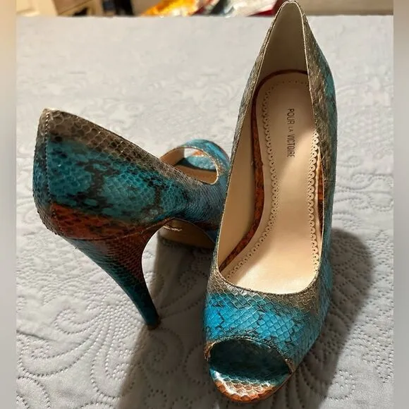 Pour La Victoire Snakeskin Peep-Toe Platform Heels – Size 8.5