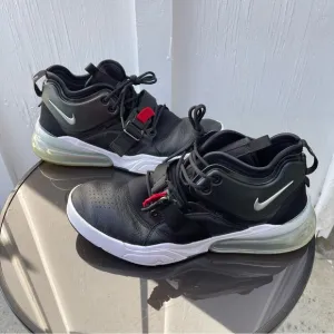Pre- Owned Men Nike Air Force 270 Black White Sneaker AH6772-001 Size 12