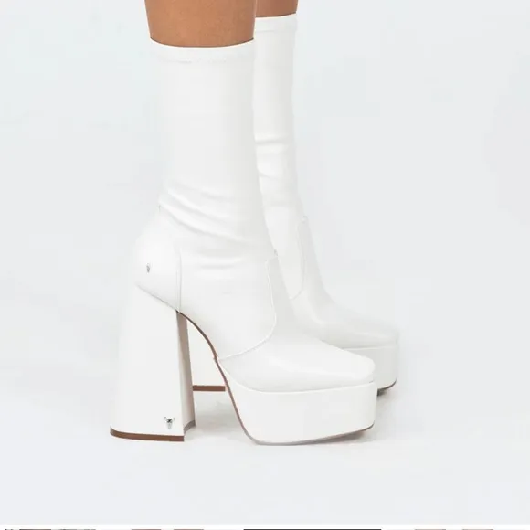 Princess Polly Windsor Smith Angelz Platform Boots Snow