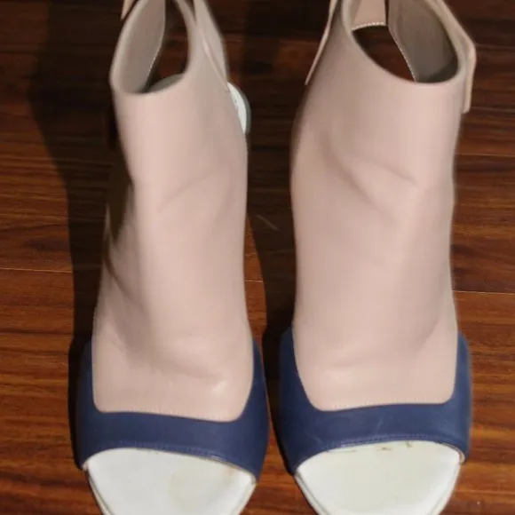 REDUCED Vince Camuto Tan Blue White Leather Peep Toe Shoes