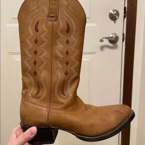 Road Wolf Cowboy Boots - Size 8 - Great Condition