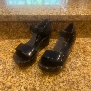 Robert Clergerie Black Platform Pepo Patent Leather T-Strap Sandals 38 US 7.5