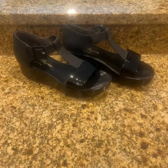Robert Clergerie Black Platform Pepo Patent Leather T-Strap Sandals 38 US 7.5