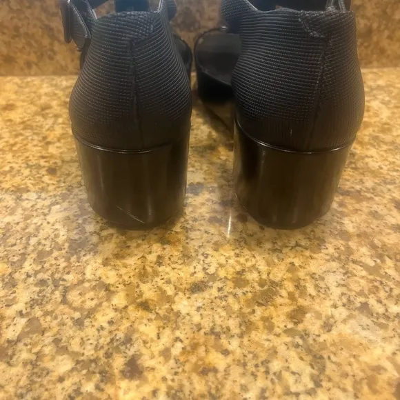 Robert Clergerie Black Platform Pepo Patent Leather T-Strap Sandals 38 US 7.5