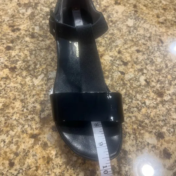 Robert Clergerie Black Platform Pepo Patent Leather T-Strap Sandals 38 US 7.5