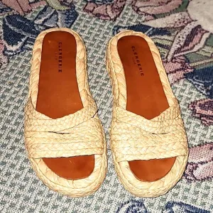 Robert Clergerie Paris Neutrals Espadrille straw sandals low platform 39.5