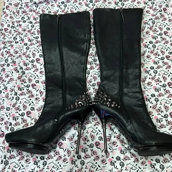 Rock and Republic Kenna  Leather Stiletto Boot