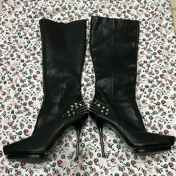Rock and Republic Kenna  Leather Stiletto Boot