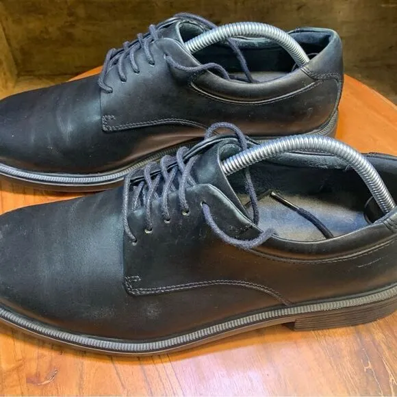 Rockport like new mens tie up dress shoes.  Inv 5569