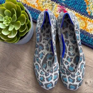 Rothys round toe gray blue spotted leopard print size 9.5 woman’s flat s…