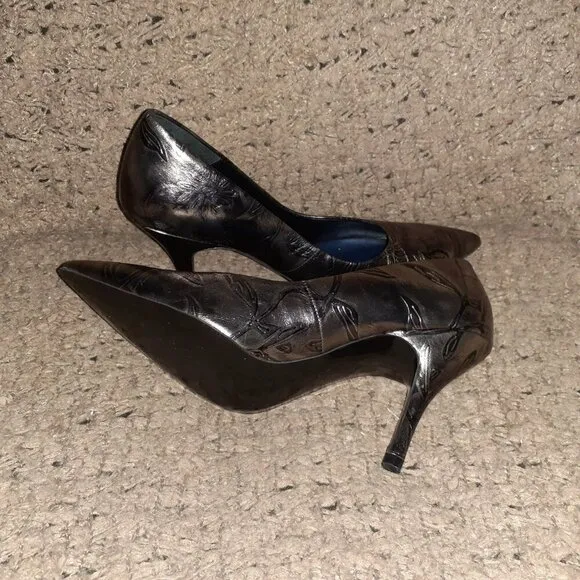SACHA LONDON-Pewter/Silver Metallic Leather Stilettos-Floral Embossed-Sz 8-NWOB