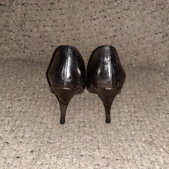 SACHA LONDON-Pewter/Silver Metallic Leather Stilettos-Floral Embossed-Sz 8-NWOB
