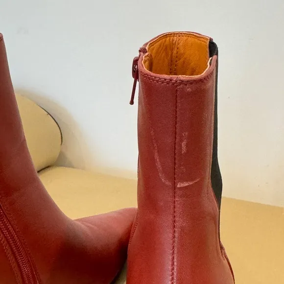 SAINT ELLIANA RUST LEATHERSCULPTED HEEL CHELSEA‎ BOOTS Size 8