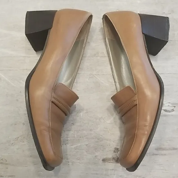 💕SAKS FIFTH AVENUE💕 Penny Loafer Leather Heels