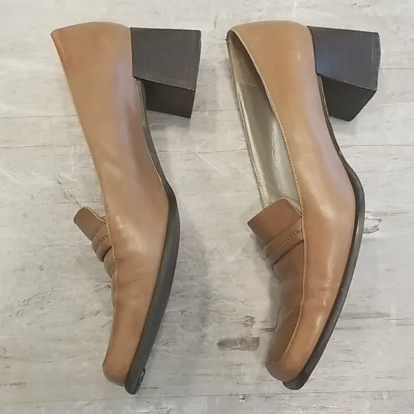 💕SAKS FIFTH AVENUE💕 Penny Loafer Leather Heels