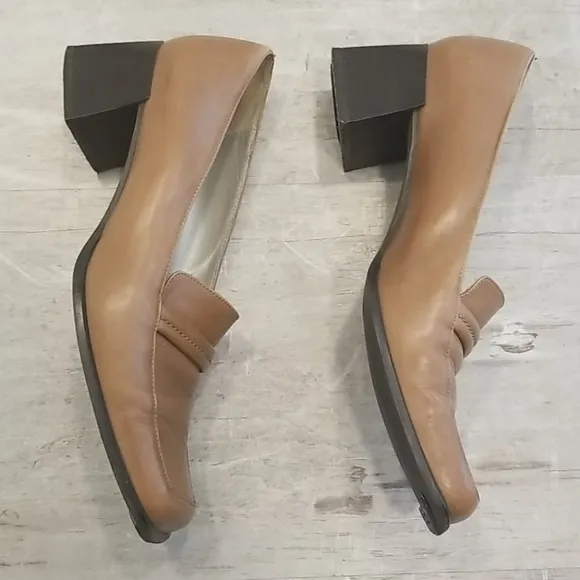 💕SAKS FIFTH AVENUE💕 Penny Loafer Leather Heels