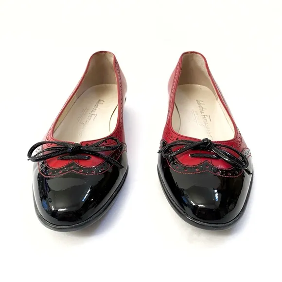 SALVATORE FERRAGAMO black patent red leather Oxford round toe bow ballet flats