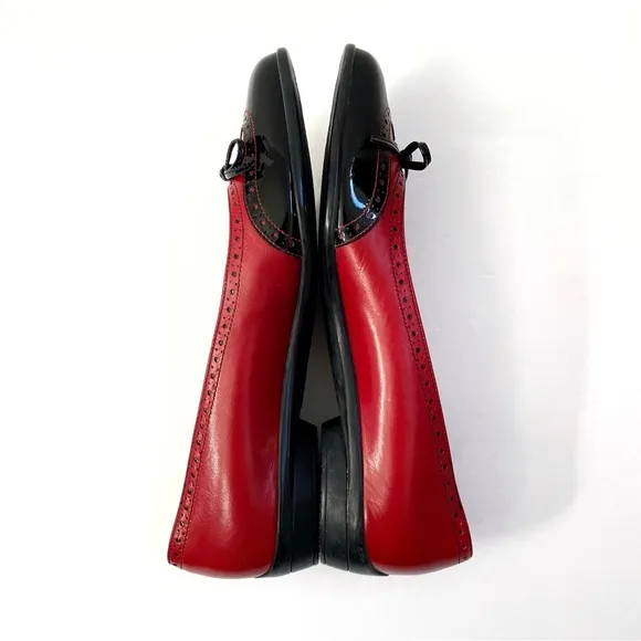 SALVATORE FERRAGAMO black patent red leather Oxford round toe bow ballet flats