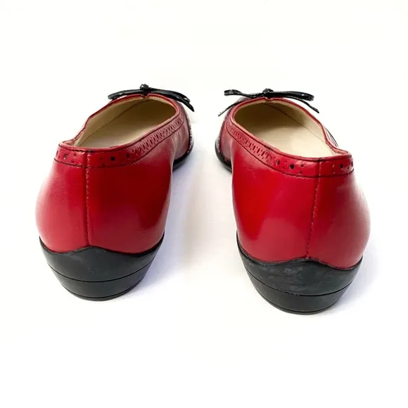 SALVATORE FERRAGAMO black patent red leather Oxford round toe bow ballet flats