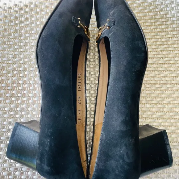 SALVATORE FERRAGAMO Boutique Black Suede Block Heel Shoes Size 6.5 B