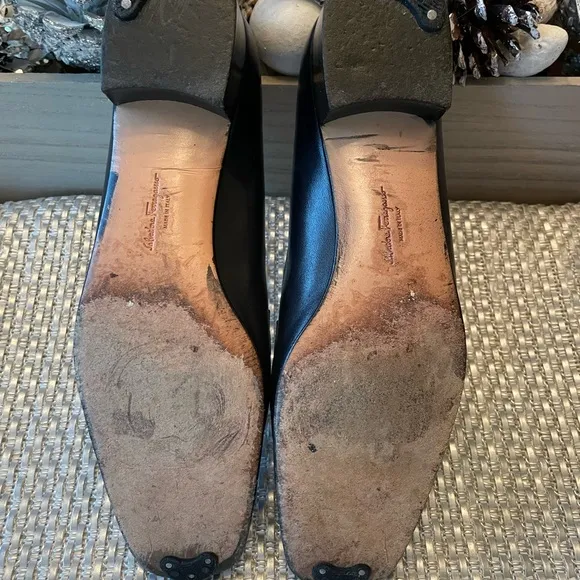 SALVATORE FERRAGAMO Boutique Black Suede Block Heel Shoes Size 6.5 B