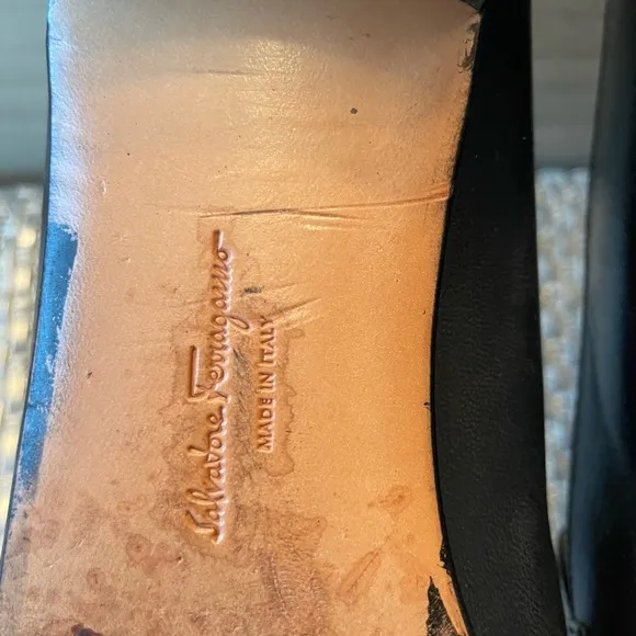 SALVATORE FERRAGAMO Boutique Black Suede Block Heel Shoes Size 6.5 B