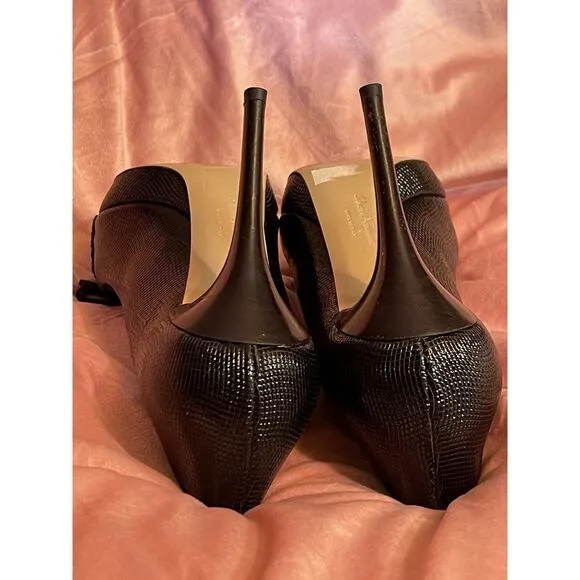 Salvatore Ferragamo Gilia Pebble Black Heel Size 7.5 Black/ Gold