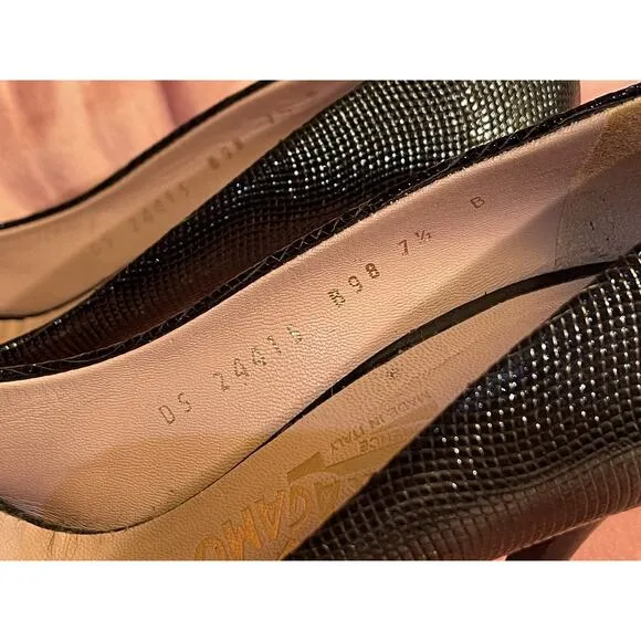 Salvatore Ferragamo Gilia Pebble Black Heel Size 7.5 Black/ Gold