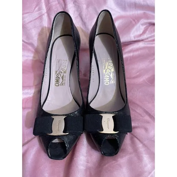 Salvatore Ferragamo Gilia Pebble Black Heel Size 7.5 Black/ Gold
